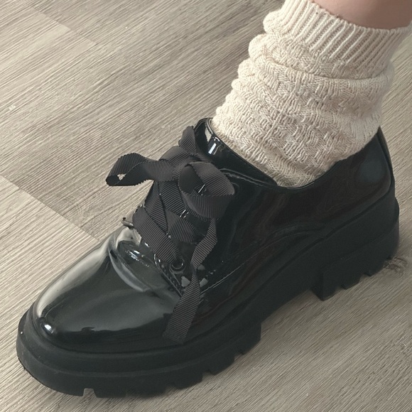 Aldo *worn once* chunky patent leather Oxfords size 6.5 - Picture 2 of 4